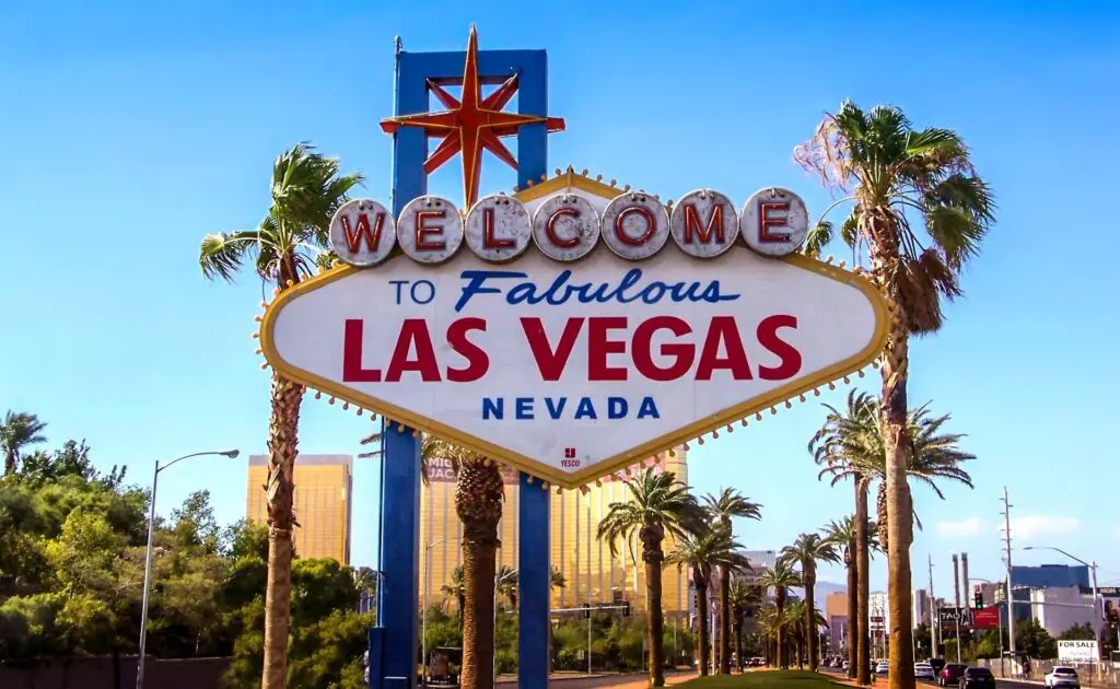 10 Essential Items To Pack For A Weekend Trip To Las Vegas